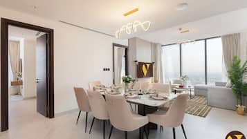 Luxury Apartment, Balcony, Harbour View | In-room dining