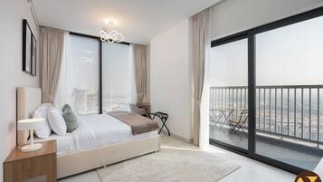 Luxury Apartment, Balcony, Harbour View | Iron/ironing board, cots/infant beds, free WiFi, bed sheets