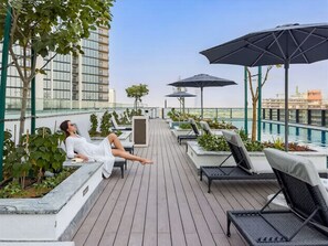Outdoor pool - Vogue | The Crest Sobha Hartland close to Downtown (Dubai)