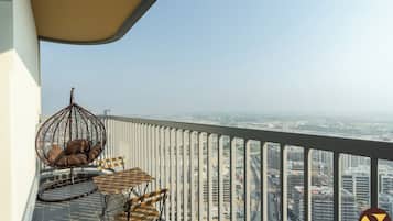 Luxury Apartment, Balcony, Harbour View | Iron/ironing board, cots/infant beds, free WiFi, bed sheets