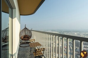Luxury-Apartment, Balkon, Hafenblick | Bügeleisen/Bügelbrett, Babybetten, kostenloses WLAN, Bettwäsche