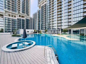 Outdoor pool - Vogue | The Crest Sobha Hartland close to Downtown (Dubai)
