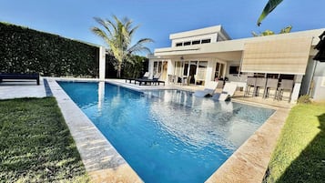 Piscine extérieure