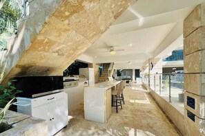 المنطقة المحيطة بالمنشأة