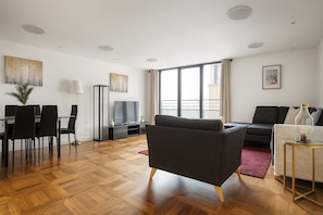 Apartment | Living area - Spacious 3 Bedroom Flat in Kensington (London)