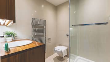 Apartamento | Banheiro | Produtos de toalete grátis, secador de cabelo, toalhas de banho