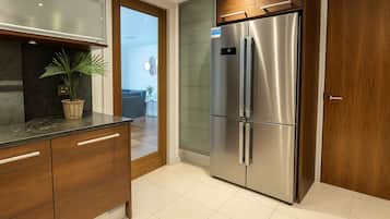 Appartement | Cuisine privée | Réfrigérateur, micro-ondes, four, plaque de cuisson