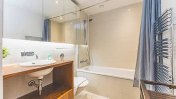 Apartemen | Kamar mandi | Perlengkapan mandi gratis, pengering rambut, handuk, dan sabun