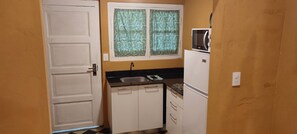 Apartment, 1 Bedroom, Smoking, Patio | Interior