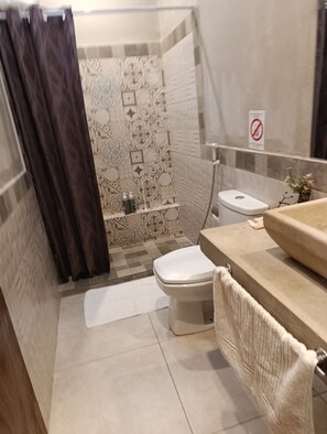 Room, 1 Bedroom, Smoking, Patio | Bathroom