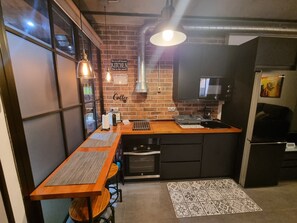 Mikrobølgeovn, ovn og kokeplater