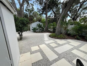 Property grounds - Coastal Getaway in Quiet Neighborhood Near Beach (Sarasota)