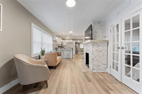 Edgewater Escape- Portage Lake View & Fireplace