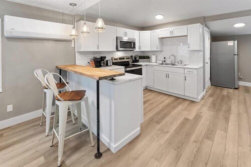 Edgewater Escape- Portage Lake View & Fireplace