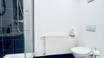 Haartrockner, Handtücher, Seife, Shampoo