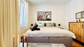 5 bedrooms, WiFi, bed sheets