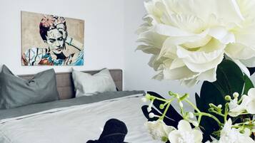 5 bedrooms, WiFi, bed sheets