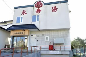 A building with a sign that reads 'Yoshinoya' and another sign for 'Yoshinoya Cafe'. - City Yugawa Room D (Hakodate)
