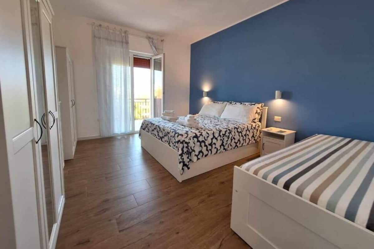 Iron/ironing board, free WiFi, bed sheets