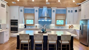 Micro-ondes, four, plaque de cuisson, lave-vaisselle