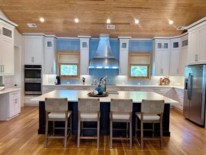 Microondas, horno, parrilla de estufa y lavavajillas 