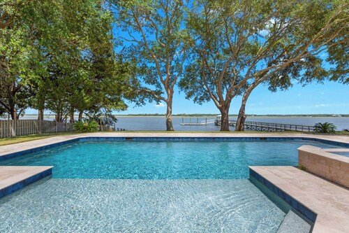 Private River Getaway with 5 Bedrooms and Pool