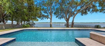 Private River Getaway with 5 Bedrooms and Pool