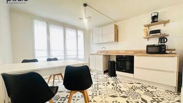 Microondas, horno, cafetera y tetera y tetera eléctrica