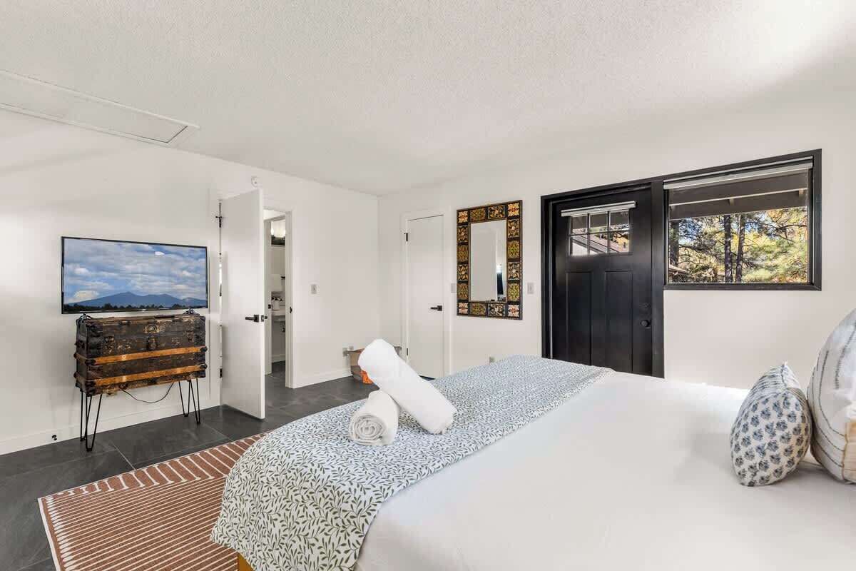 1 bedroom, iron/ironing board, travel crib, WiFi