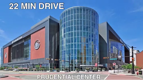 Lake House King Suite near NYC/EWR/MetLife 10 min!