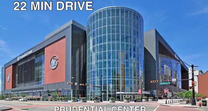 Lake House King Suite near NYC/EWR/MetLife 10 min!