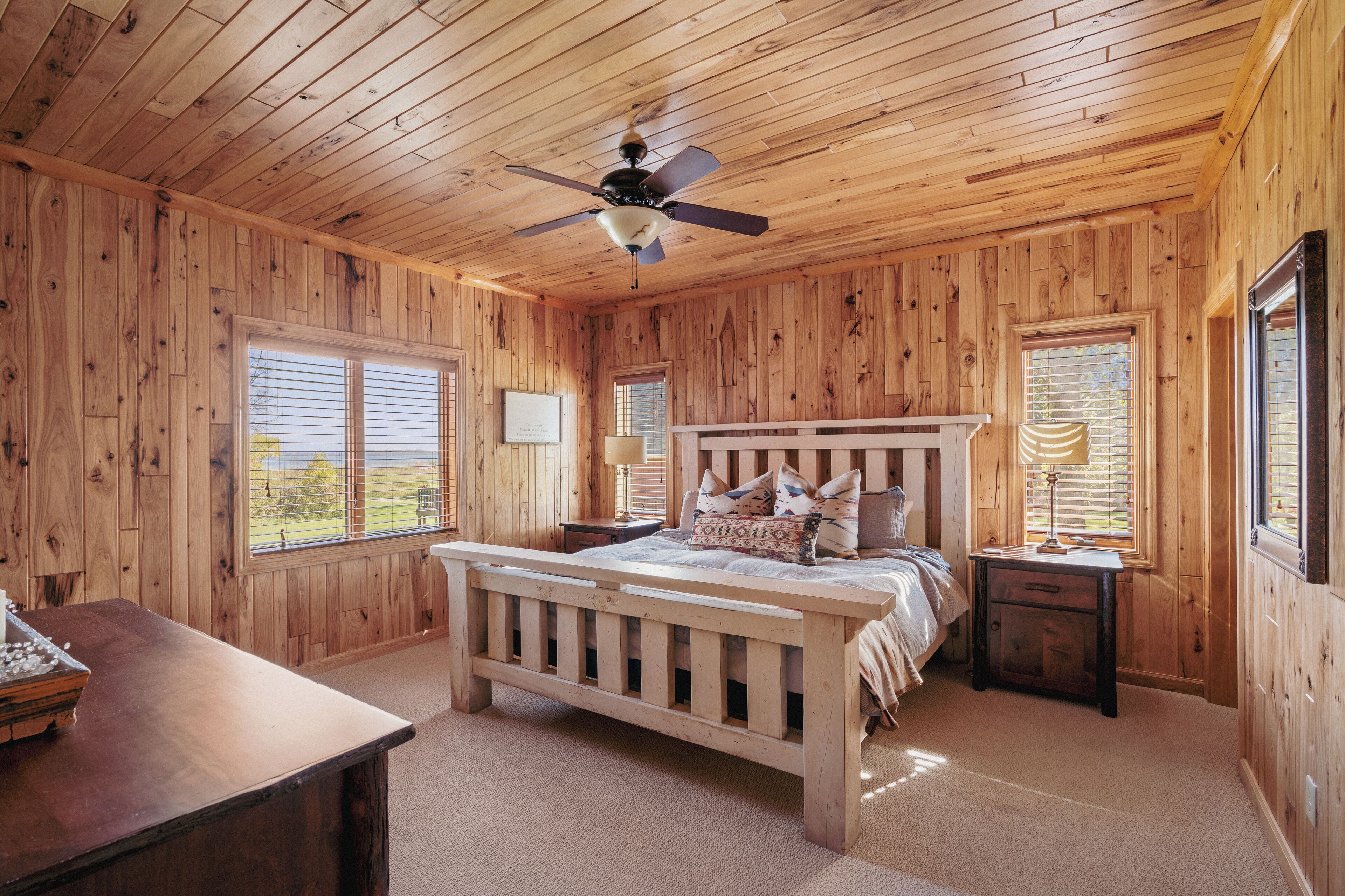 4 多间卧室、免费 WiFi、床单