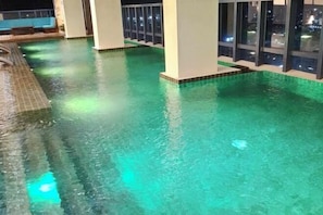 室內游泳池