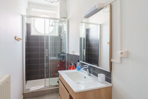 Hair dryer, towels