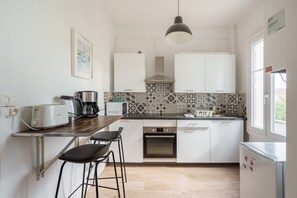 Réfrigérateur, micro-ondes, four, lave-vaisselle