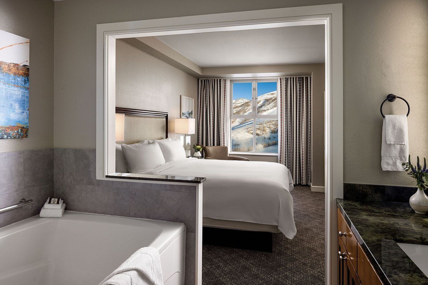 2 عدّة غرف نوم ومكواة/لوح كي وواي فاي وملاءات أسرّة