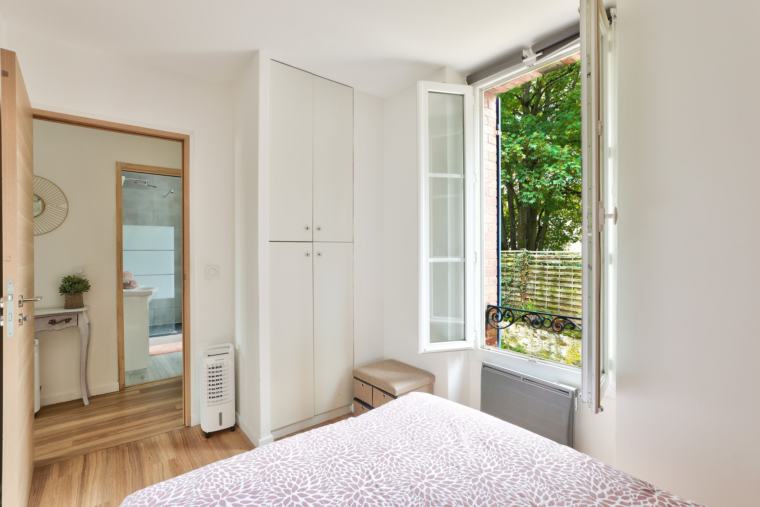 2 chambres, fer et planche à repasser, Wi-Fi gratuit, draps fournis