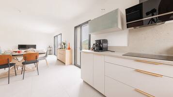 Frigorifero, microonde, forno, lavastoviglie