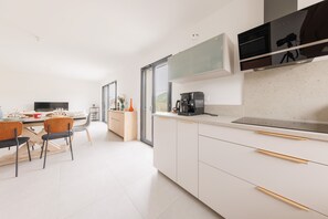 Fridge, microwave, oven, dishwasher