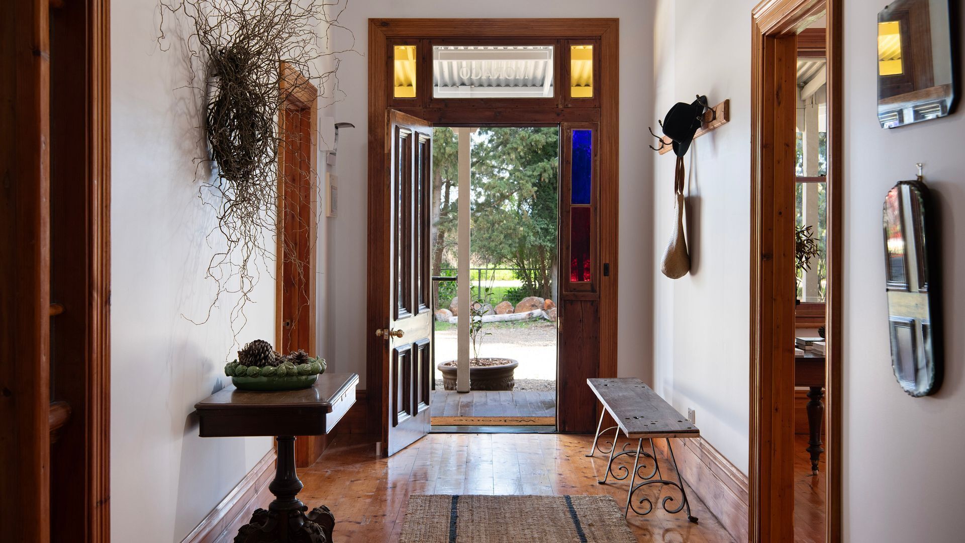 المنشأة من الداخل