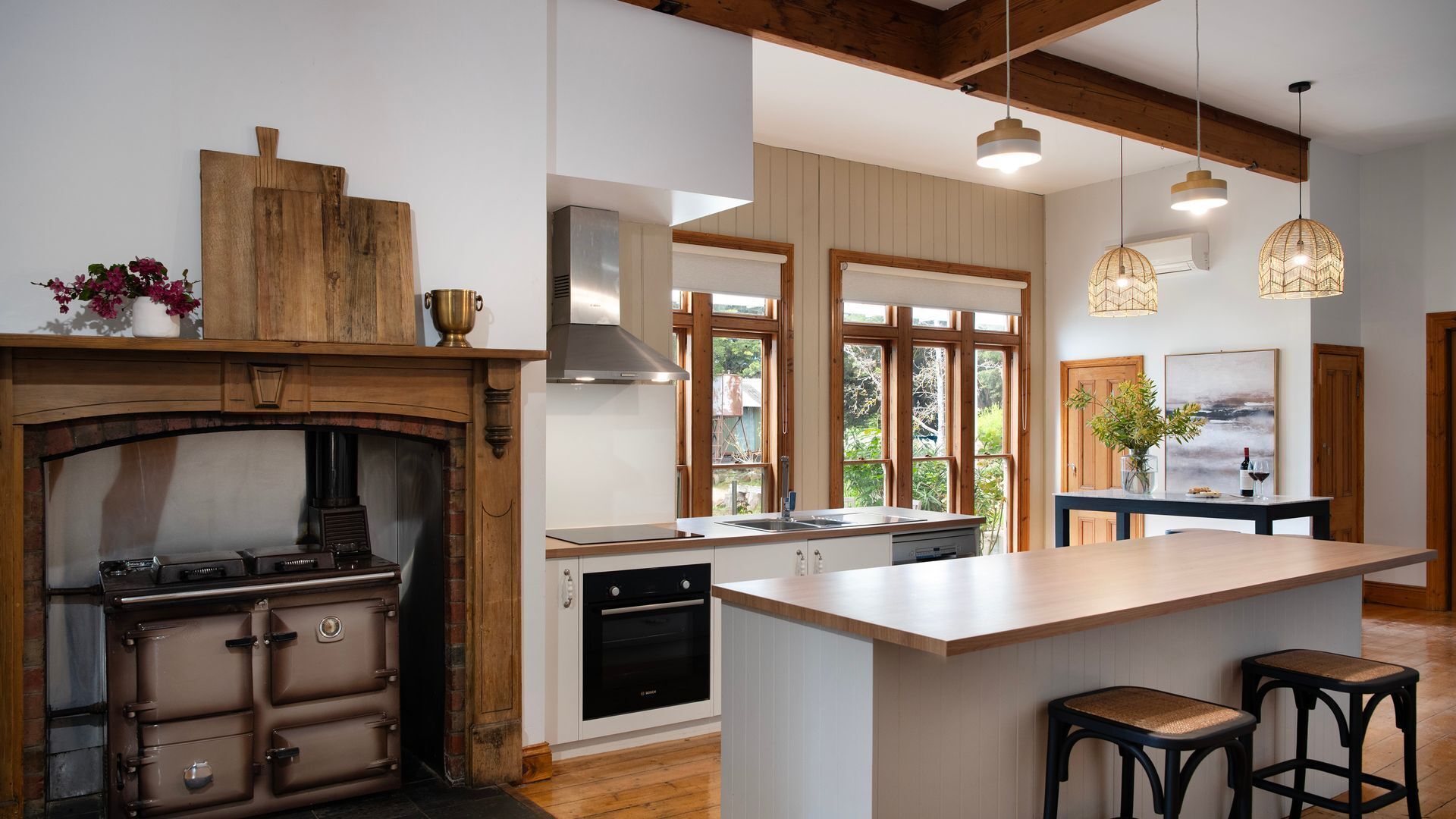 ثلاجة، ميكروويف، موقد طهي مسطح، غسالة أطباق