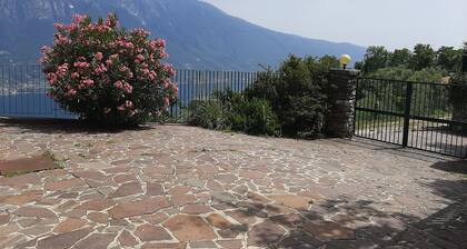 Einzel Appartement in Villa ruhige Traumlage große Terrasse und Gartenanlage