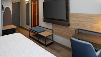 Room, 1 King Bed | Iron/ironing board, WiFi (free), bed sheets