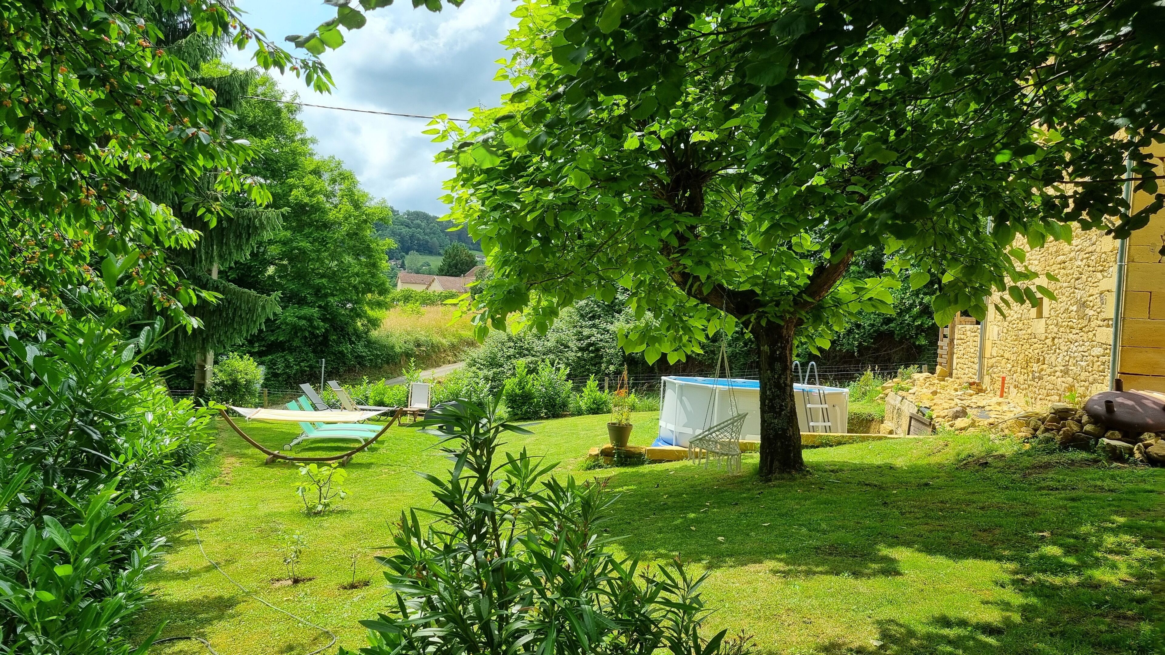 المنطقة المحيطة بالمنشأة