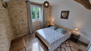 3 bedrooms, iron/ironing board, travel cot, free WiFi