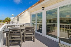 Outdoor dining - Beach Buddies 3 with pool (North Myrtle Beach)
