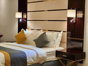 Premium bedding, memory foam beds, in-room safe, blackout drapes - Rasis Furnished Apartments (Jeddah)