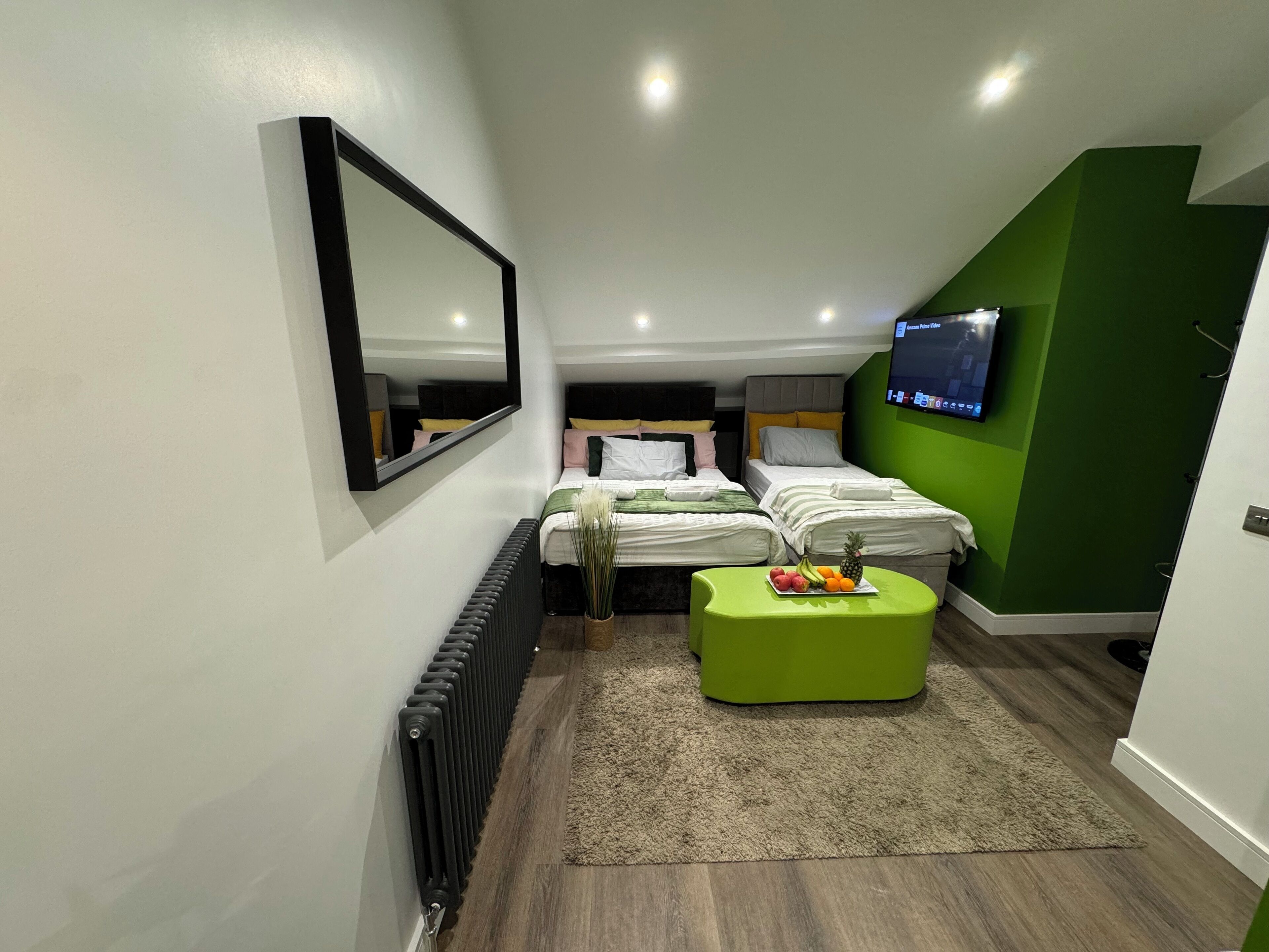 6 bedrooms, iron/ironing board, WiFi, bed sheets