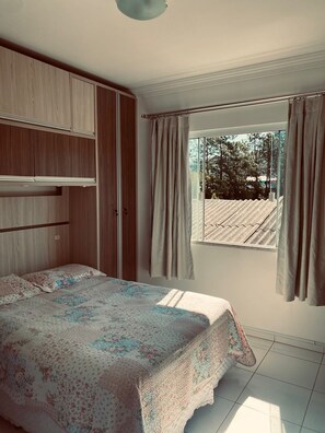 2 bedrooms, iron/ironing board, free WiFi