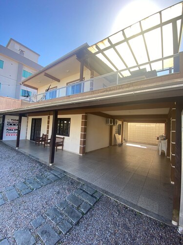 Your Refuge in Bombinhas – Airy family home close to the beach